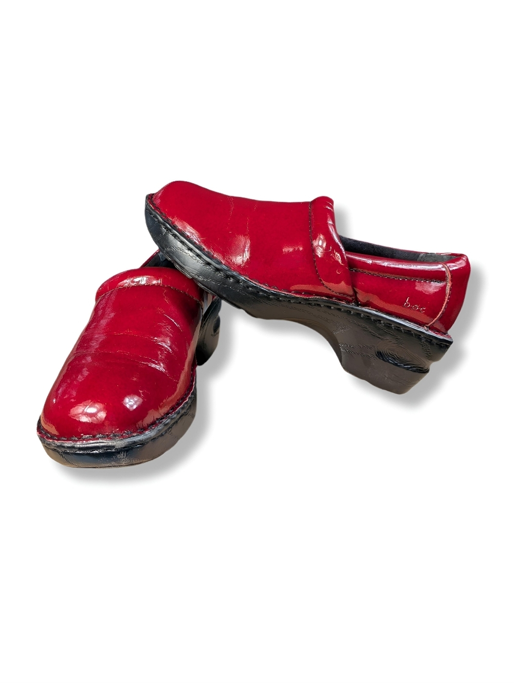 b.o.c. Womens Red And Black Faux Leather Mules Clogs Size 6 Slip-on Shoes